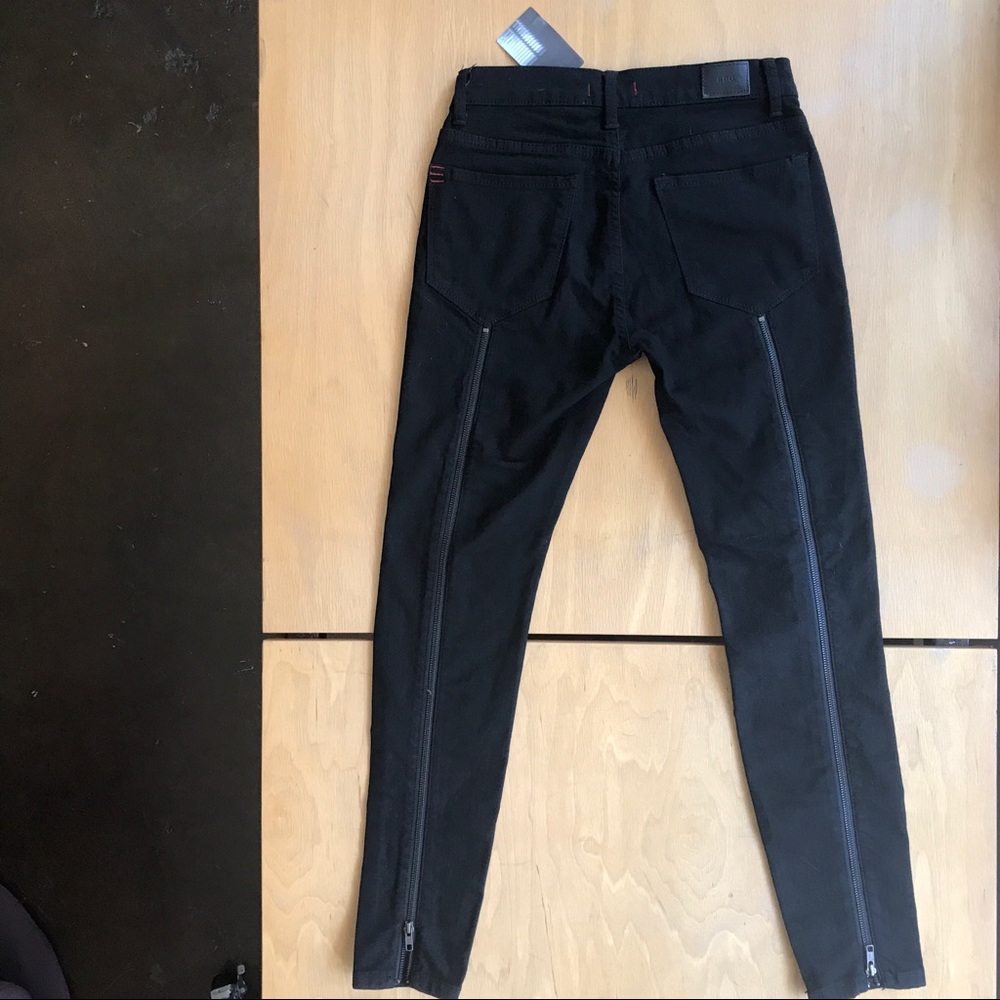 NWT Zip up back leg mid rise skinny jeans 27W 28L